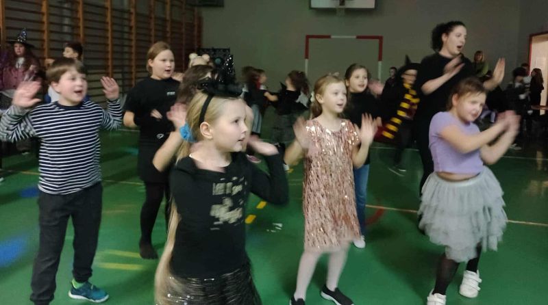 Andrzejkowa dyskoteka w klasach I – III