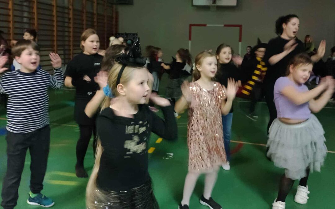 Andrzejkowa dyskoteka w klasach I – III