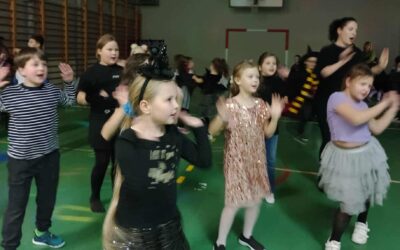 Andrzejkowa dyskoteka w klasach I – III