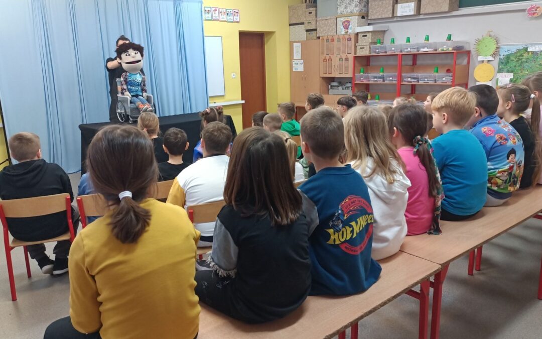 Przedstawienie „Cichy bohater” – czyli jak radzić sobie w trudnych sytuacjach